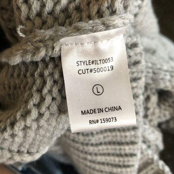 Lalavon|Chunky grey knit,fisherman knit turtleneck sweater,cold shoulder•LARGE - Picture 6 of 9